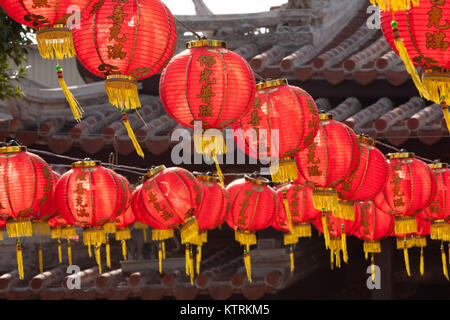 Lanternes chinoises rouge à Lukang Temple Lungshan, rue historique de Longshan, Lukang Township, Changhua County, Taiwan Banque D'Images