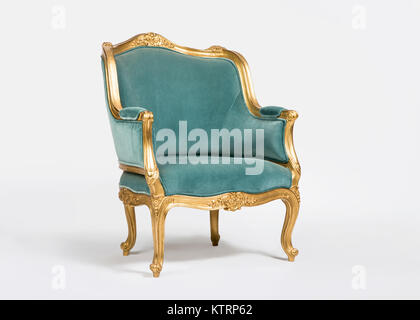 Lumière et d'or bleu classique fauteuil isolé sur fond blanc Banque D'Images