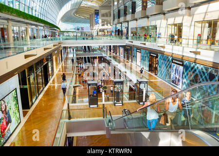 Singapour - 17 févr. 2017 : Shopping Mall à Marina Bay Sands Resort à Singapour. Il est décrit comme le pays le plus cher des biens casino autonome Banque D'Images