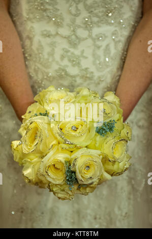 Bride holding a bouquet. Banque D'Images
