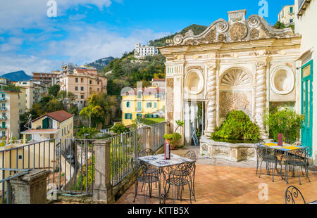 Vue panoramique depuis le jardin de Minerva à Salerne, Campanie, Italie. Banque D'Images