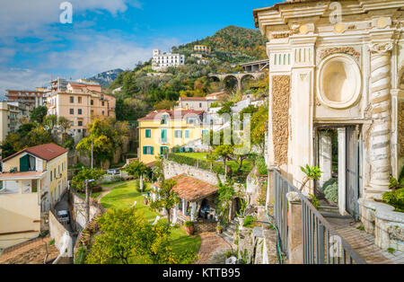 Vue panoramique depuis le jardin de Minerva à Salerne, Campanie, Italie. Banque D'Images