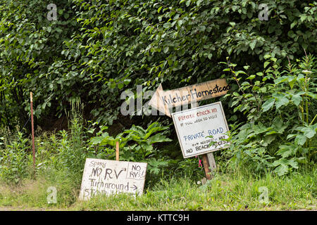 Les panneaux pour l'Kilcher Homestead in remote Fritz Creek, Alaska. Le Kilchers sont originaux et des colons de la réalité commence à montrer à la télévision la dernière frontière de l'Alaska montrent. Banque D'Images