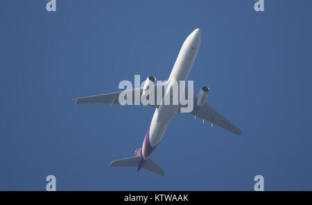 CHIANG MAI, THAÏLANDE - 16 décembre 2017 : HS-TEQ Airbus A330-300 d'Thaiairway. Décoller de l'aéroport de Chiang Mai à Bangkok. Banque D'Images