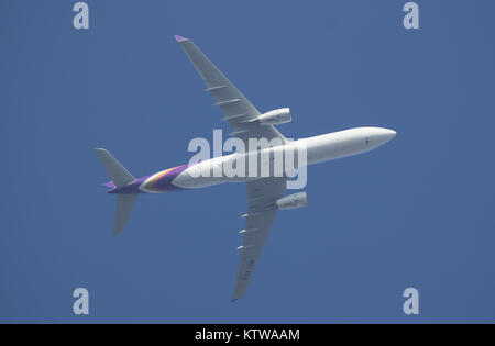 CHIANG MAI, THAÏLANDE - 16 décembre 2017 : HS-TEQ Airbus A330-300 d'Thaiairway. Décoller de l'aéroport de Chiang Mai à Bangkok. Banque D'Images