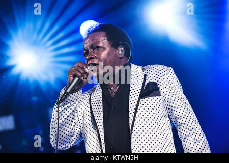 La chanteuse soul et funk américain Lee Fields effectue un concert live avec son groupe les expressions au Danish music festival Festival de musique avant-garde 2015 à Copenhague. Le Danemark, 31/07 2015. Banque D'Images