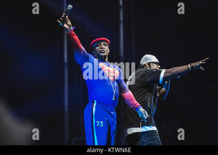 Le rap et hip-hop américain Grandmaster's Furious 5 groupe avec Melle Mel (L) & Scorpion (R) effectue un concert live au Danish music festival Festival de musique avant-garde 2015 à Copenhague. Le Danemark, 01/08 2015. Banque D'Images
