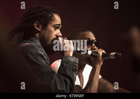 Le rappeur américain Nas (R) et l'artiste jamaïcain de reggae Damian Marley (L) a publié l'album commun 'Distant relatives' et sont ici photographié à un concert live à Vega à Copenhague. Danemark 06/07 2010. Banque D'Images