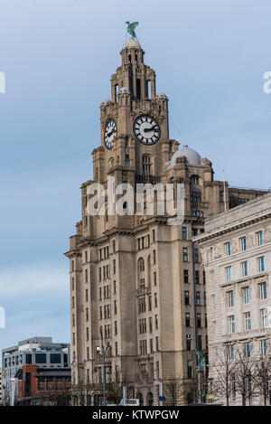 Les trois grâces Royal Liver Building, Cunard Building et Port of Liverpool Building - stand sur le Pier Head à Liverpool. Banque D'Images