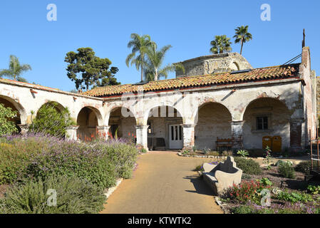 San Juan Capistrano, CA - 1 décembre 2017 : terrain à la mission historique fondée en 1776, par le père Junipero Serra. Banque D'Images