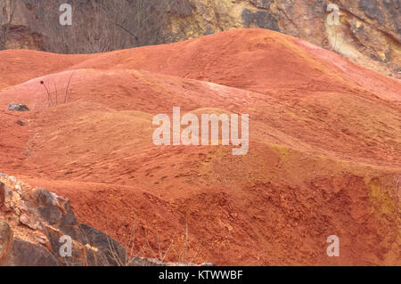 Terre de couleur rouge abandonnés planète semblable à la surface de Mars Banque D'Images