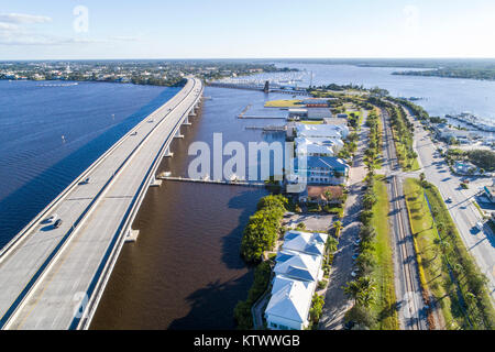 Stuart Florida, St. Rivière Saint Lucie, route 1 un pont Federal Highway Dixie Highway route A1A, vue aérienne, FL17121409d Banque D'Images