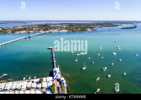 Florida Bradenton Beach, Pier, Anna Maria Sound, Sarasota Bay Estuarine System, Cortez Road Bridge, vue aérienne au-dessus, FL17121477d Banque D'Images