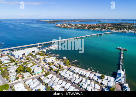 Florida Bradenton Beach, Pier, Anna Maria Sound, Sarasota Bay Estuarine System, Cortez Road Bridge, vue aérienne au-dessus, FL17121478d Banque D'Images