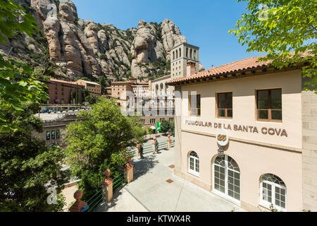 Téléphérique de Montserrat (funiculaire) en vue de Montserrat monastère dans une journée d'été, Catalogne, Espagne Banque D'Images