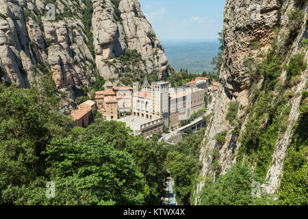 Vue paysage sur l'abbaye de Santa Maria de Montserrat à Monistrol de Montserrat, en Catalogne, Espagne Banque D'Images