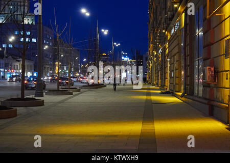 Moscou, Russie - 12 mai 2017 : Le trottoir qui s'étend le long de la ceinture des jardins dans la nuit Banque D'Images