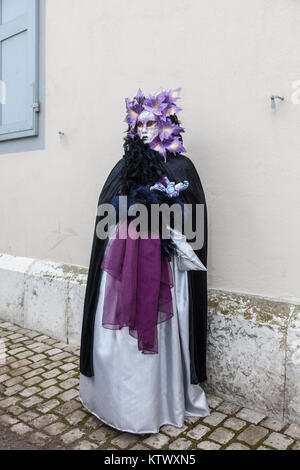 Annecy, France, Février 23, 2013 : l'image d'une personne déguisée posant à Annecy, France, lors d'un carnaval vénitien qui célèbre la beauté de la Banque D'Images