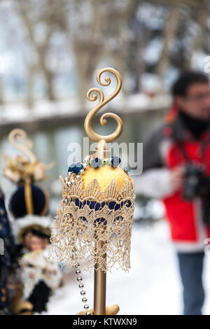 Annecy, France, Février 23, 2013 : Détail d'un sceptre à Annecy, France, lors d'un carnaval vénitien qui célèbre la beauté de la Venise authentique. Banque D'Images