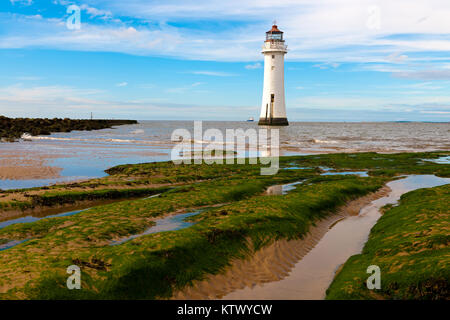 Nouveau phare de Brighton (était nommé comme Perchaude Rock Lighthouse) à l'embouchure de la rivière Mersey à New Brighton, Angleterre Banque D'Images