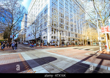 Portland, United States - Oct 20, 2017 : vue sur la rue de quartier pionnier dans le centre-ville de Portland Banque D'Images