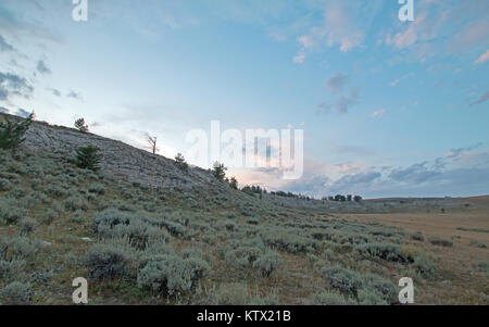 Coucher de soleil sur verre d'Canyon vu de Tillett Ridge dans les Montagnes Pryor sur la ligne d'État du Montana Wyoming - United States Banque D'Images