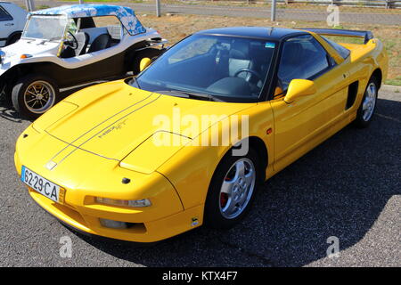 Une voiture de sport Honda NSX jaune à la Course d'Estoril au Portugal Banque D'Images