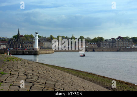 Phare de Newhaven ,Western Harbour, Leith, Edinburgh, Royaume-Uni scène quotidienne Banque D'Images