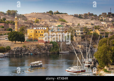 Vue vers Gabl Tagpg Village nubien, Aswan, Égypte, l'Égypte, l'Afrique du Nord, Afrique Banque D'Images