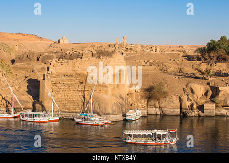 Vue vers l'île Éléphantine ruines sur Khnoum, Aswan, Égypte, l'Égypte, l'Afrique du Nord, Afrique Banque D'Images