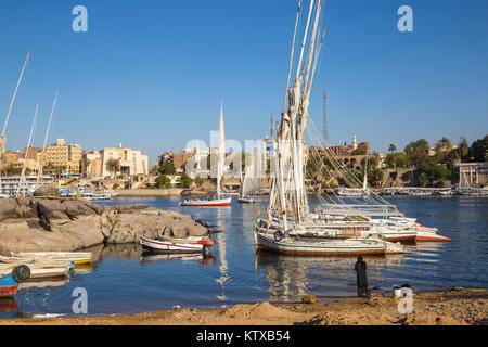 Vue sur le Nil depuis le village nubien sur l'île Eléphantine, Aswan, Égypte, l'Égypte, l'Afrique du Nord, Afrique Banque D'Images