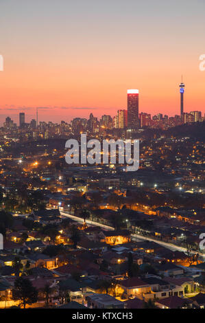 Avis de skyline at sunset, Johannesburg, Gauteng, Afrique du Sud, l'Afrique Banque D'Images