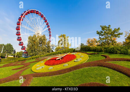 Grande roue et l'horloge fleurie réveil), Jardin Anglais park, Genève, Suisse, Europe Banque D'Images