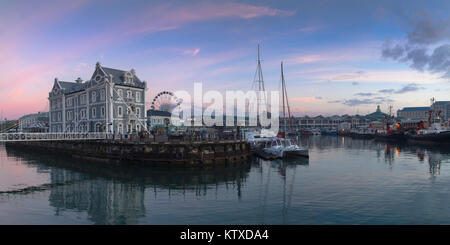 Victoria and Alfred Waterfront, (V et A bord de l'eau) (le Front) à l'aube, Cape Town, Western Cape, Afrique du Sud, l'Afrique Banque D'Images