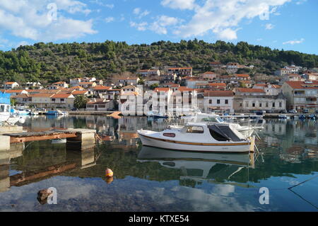 La ville de Vela Luka, l'île de Korcula, Croatie Banque D'Images