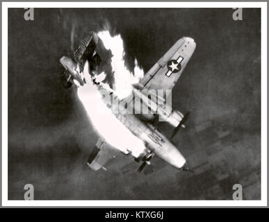 'Marauder' Bombardier USAAF B-26 était un Américain de la Seconde Guerre mondiale bombardier moyen bimoteur construit par la Glenn L. Martin Company de 1941 à 1945 USA Army Air Force vu s'écraser au sol après avoir reçu un coup direct dans le réservoir de carburant du moteur gauche sur l'Allemagne '497 Groupe de bombardement de l'Escadron 27/2/1945' Banque D'Images