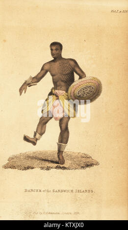 L'homme natif de danse d'Hawaï (îles Sandwich) avec bouclier, anklets, bracelets et des tatouages. Gravure coloriée à crépi de Frederic Shoberl est le monde en miniature : les îles des Mers du Sud, Ackermann, Londres, 1824. Copié à partir d'une illustration de Louis Choris de Otto von Kotzebue voyages pittoresques à travers le monde, 1822. Banque D'Images