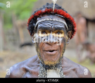 Portrait de Yali Mabel, le chef de tribu Dani. Dugum Dani guerrier. Le 15 mai 2016. La vallée de Baliem, Indonésien, Nouvelle Guinée Banque D'Images