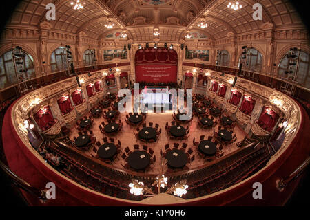 Harrogate Royal Hall mis en place pour un événement de boxe. Banque D'Images