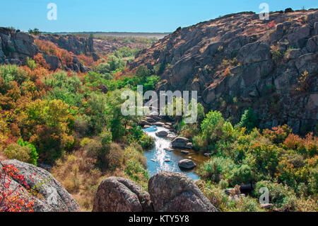 Dans Aktovsky Kanyoin Mertvovod River de Mykolaïv, Ukraine, parc national Bugsky Gard Banque D'Images