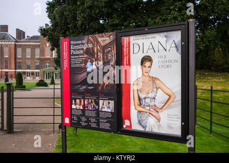 Kensington Palace carte affichage pour 'Diana' son histoire de la mode, Londres, Angleterre, Royaume-Uni Banque D'Images