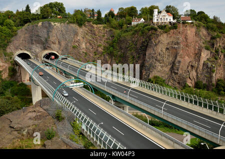 L'autoroute A17, le pont et le tunnel de l'autoroute de l'A17 dans l'Plauenschen raison, l'autoroute A17, Brücke und der A17 Autobahntunnel im Grund Plauenschen Banque D'Images