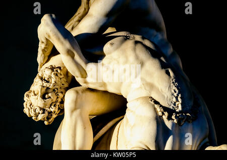 Hercule et le Centaure Nessus est une statue en marbre par le sculpteur Giambologna 1599 , placé dans la Loggia dei Lanzi à Florence. Effet de la lumière et Banque D'Images