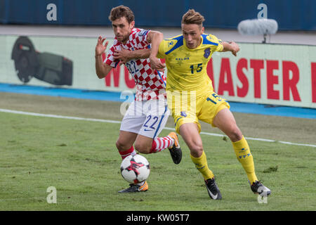 ZAGREB, CROATIE - Septembre 03, 2017 : European qualificatif pour la Coupe du Monde de la FIFA 2018 en Russie. La Croatie contre le Kosovo. Mattkovo PIVARIC (22) et voïvode (15) Banque D'Images