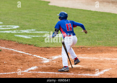 ZAGREB, CROATIE - 09 septembre 2017 : match de baseball Baseball Club entre Zagreb et BK Olimpija 83. Coureur de baseball Banque D'Images