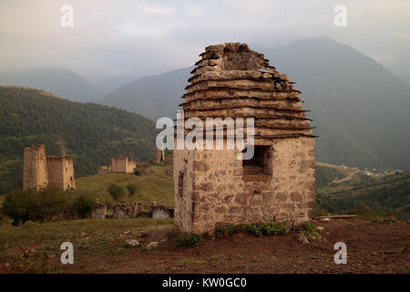 Tombes anciennes de l'architecture médiévale en Ingouchie/Tchétchénie Caucase, montagnes Banque D'Images