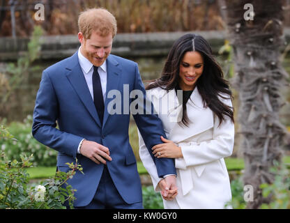 Le prince Harry et Meghan Markle annoncer officiellement leur engagement à Kensington Palace comprend : le prince Harry, Meghan Markle Où : London, Royaume-Uni Quand : 27 Nov 2017 Crédit : John Rainford/WENN.com Banque D'Images