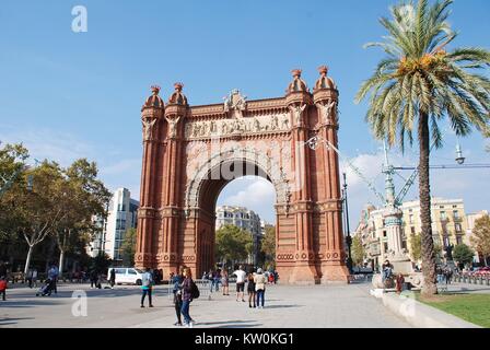 Historique L'Arc de Triomphe à Barcelone, Espagne, le 1 novembre 2017. Il a été construit en 1888 comme l'entrée de l'Exposition internationale de Barcelone. Banque D'Images