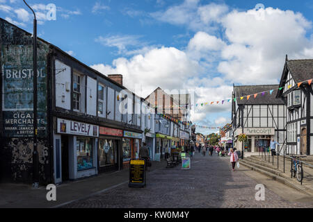 Magasins et commerces le long de la rue Witton à Northwich, Cheshire, Royaume-Uni Banque D'Images