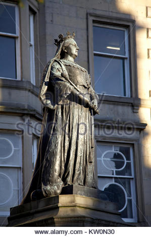 La reine Victoria 1837 - 1901, statue à Leith, Édimbourg, Écosse Banque D'Images